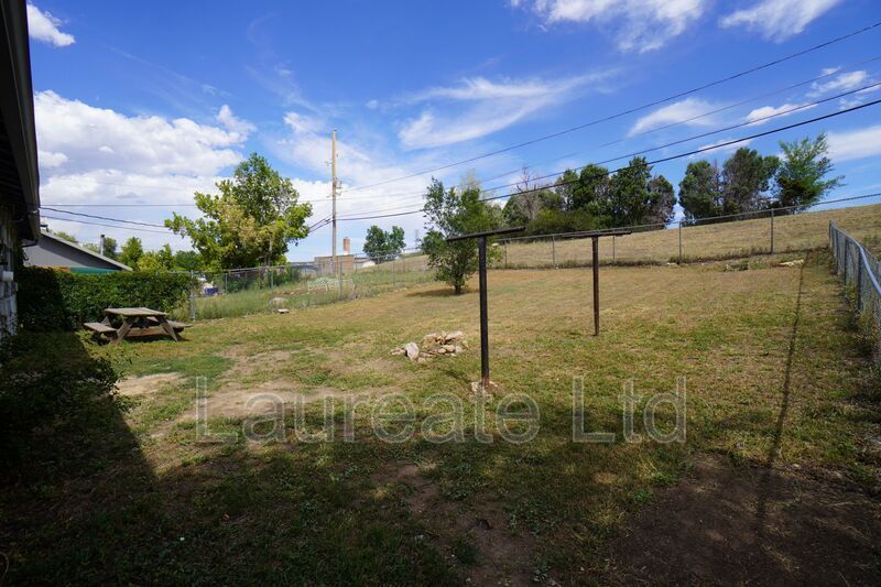 Quaint 2 bedroom Duplex in Golden!! property image