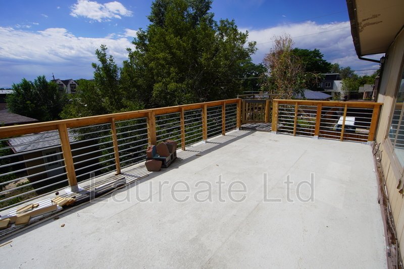 Spacious Upper Carriage Garage Unit in Sloans Lake!! property image