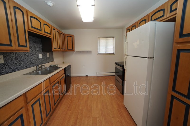 Spacious Upper Carriage Garage Unit in Sloans Lake!! property image