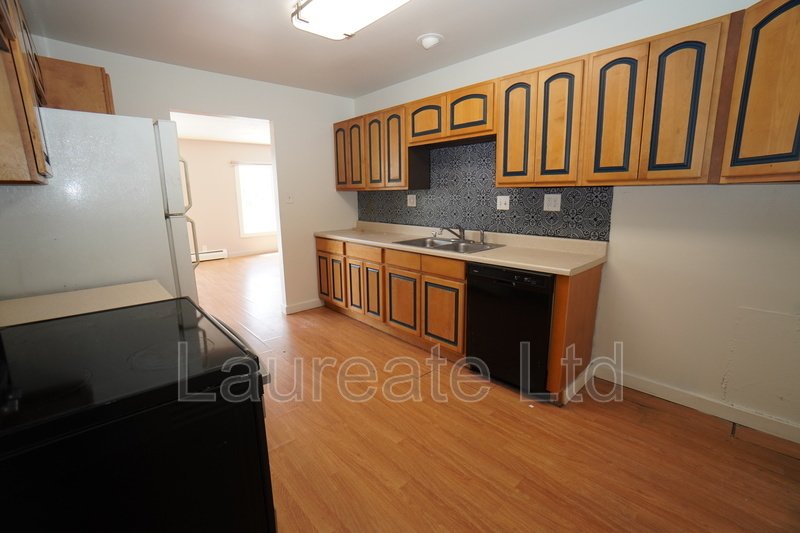 Spacious Upper Carriage Garage Unit in Sloans Lake!! property image