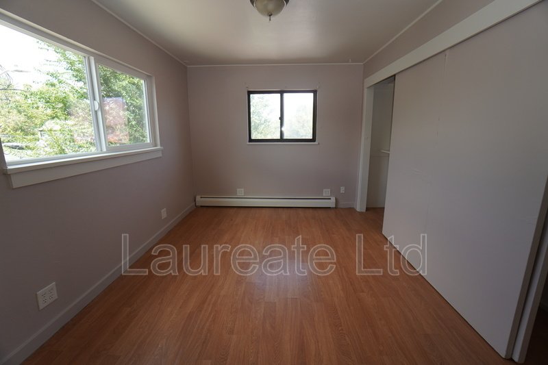 Spacious Upper Carriage Garage Unit in Sloans Lake!! property image