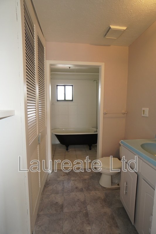 Spacious Upper Carriage Garage Unit in Sloans Lake!! property image