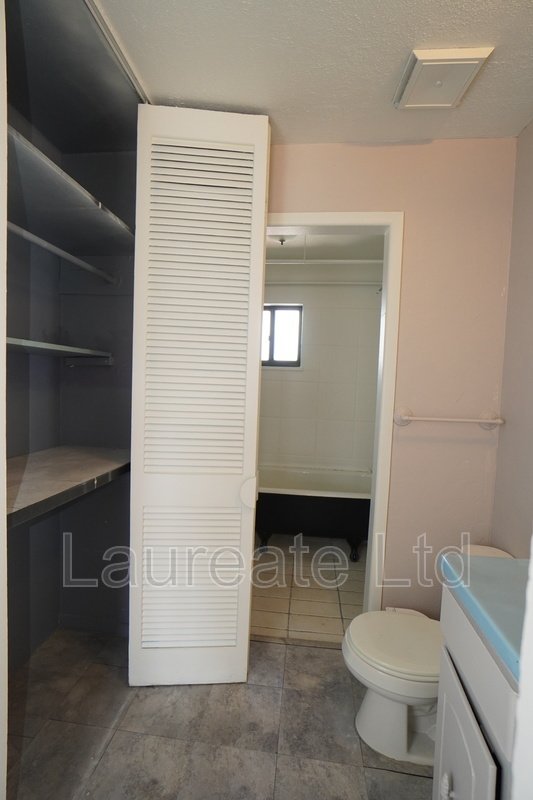 Spacious Upper Carriage Garage Unit in Sloans Lake!! property image