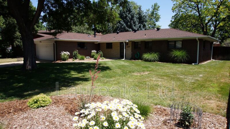 Sprawling 3 Bedroom 2 bathroom ranch in Applewood! property image