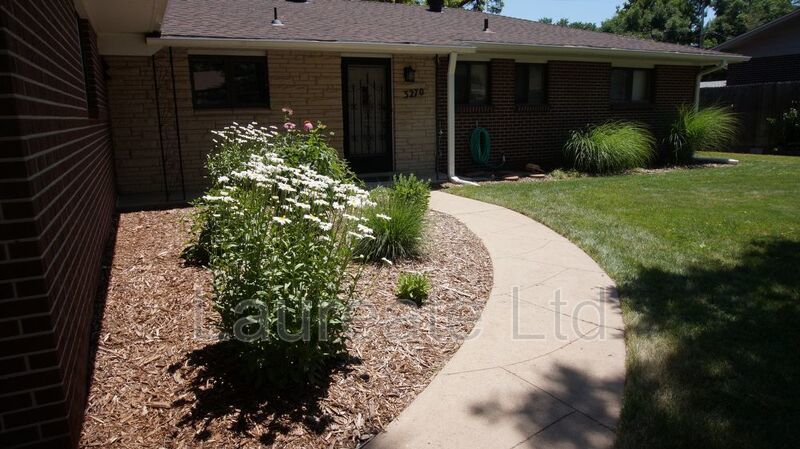 Sprawling 3 Bedroom 2 bathroom ranch in Applewood! property image