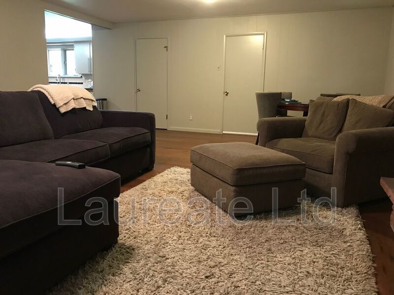 Sprawling 3 Bedroom 2 bathroom ranch in Applewood! property image