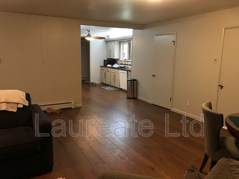 Sprawling 3 Bedroom 2 bathroom ranch in Applewood! property image