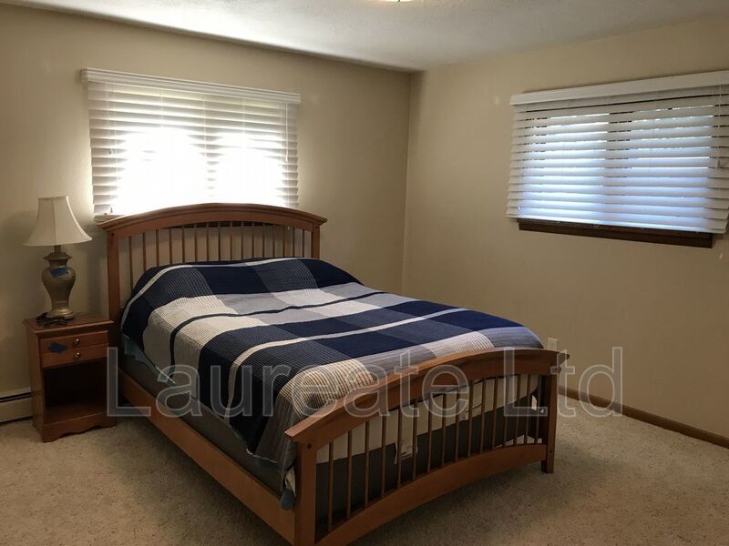 Sprawling 3 Bedroom 2 bathroom ranch in Applewood! property image