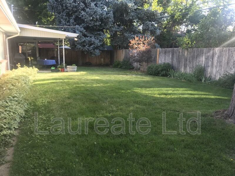 Sprawling 3 Bedroom 2 bathroom ranch in Applewood! property image