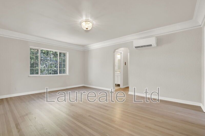 MOVE-IN SPECIAL!!!Meticulously renovated 2bd 2Ba units in Historic La Rue building in Heart of Congress Park!!! property image