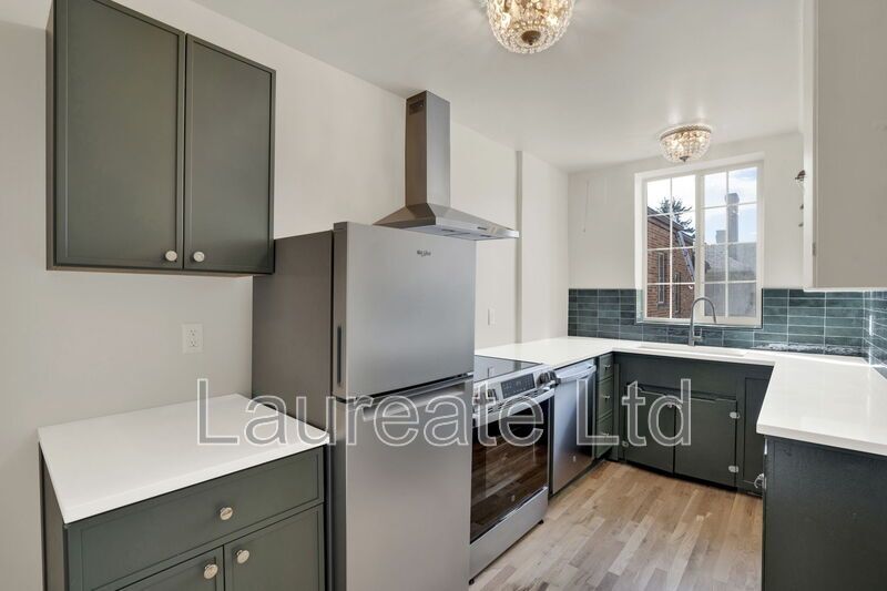MOVE-IN SPECIAL!!!Meticulously renovated 2bd 2Ba units in Historic La Rue building in Heart of Congress Park!!! property image