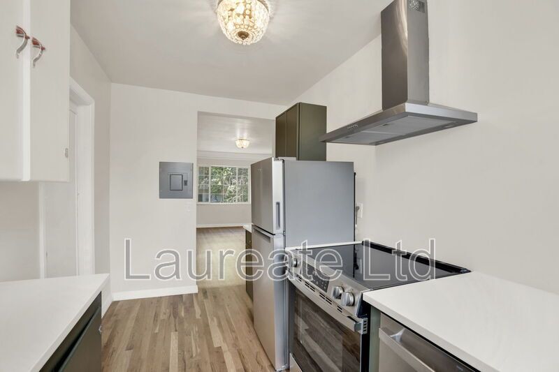 MOVE-IN SPECIAL!!!Meticulously renovated 2bd 2Ba units in Historic La Rue building in Heart of Congress Park!!! property image