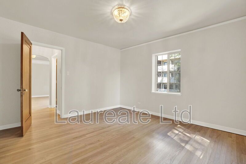 MOVE-IN SPECIAL!!!Meticulously renovated 2bd 2Ba units in Historic La Rue building in Heart of Congress Park!!! property image