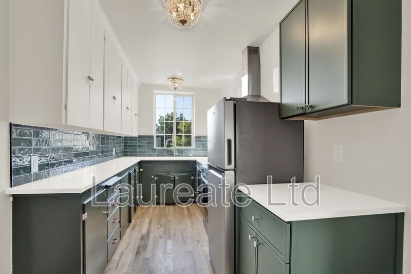 MOVE-IN SPECIAL!!!Meticulously renovated 2bd 2Ba units in Historic La Rue building in Heart of Congress Park!!! property image