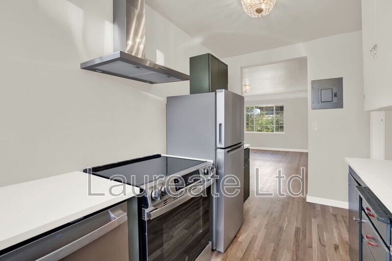 MOVE-IN SPECIAL!!!Meticulously renovated 2bd 2Ba units in Historic La Rue building in Heart of Congress Park!!! property image