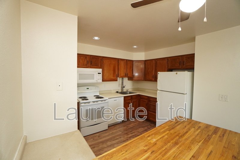 Cozy 2nd floor 2 Bedroom condo in Littleton! Must See! property image