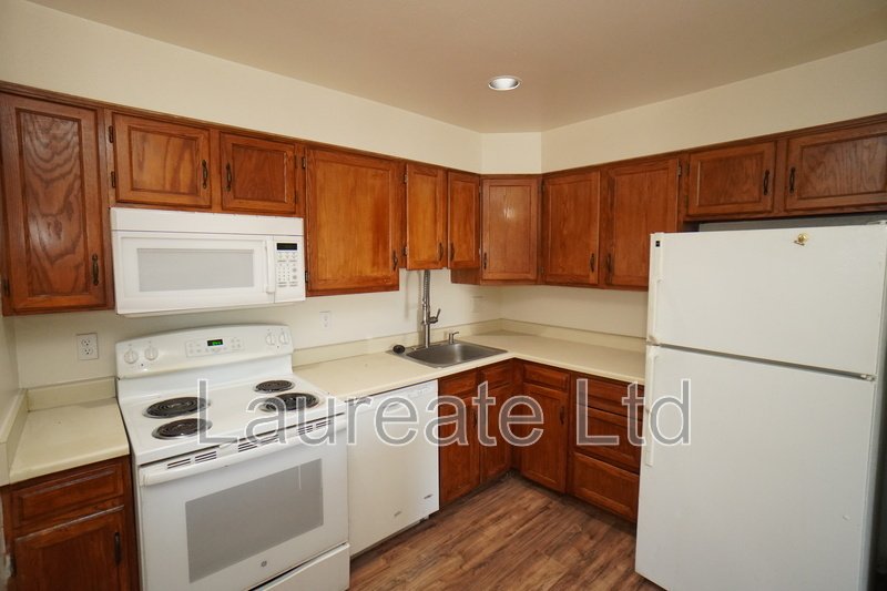 Cozy 2nd floor 2 Bedroom condo in Littleton! Must See! property image