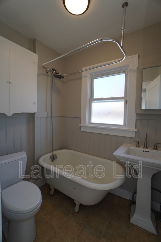 Private and Spacious 2+Bd 2Ba Single Family Home Minutes to Downtown Englewood! property image