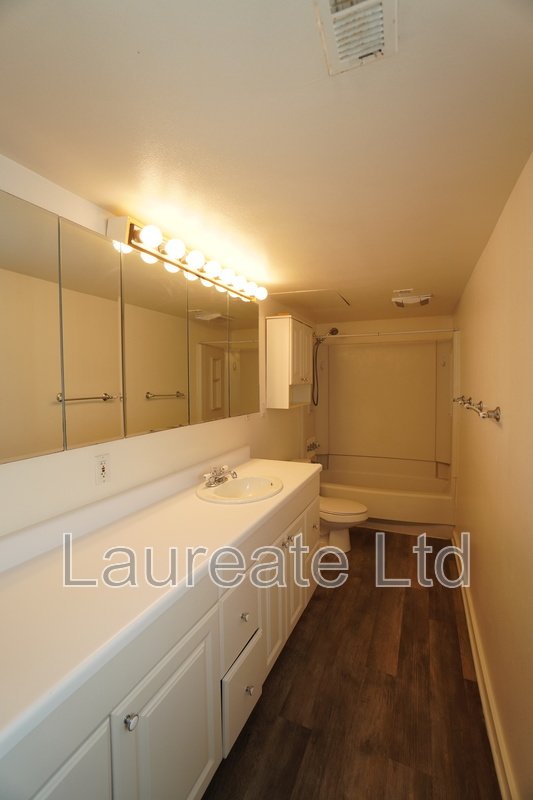 MOVE-IN SPECIAL!!Spacious 2 Bed 2 Bath Condo in Denver - MUST SEE!! property image