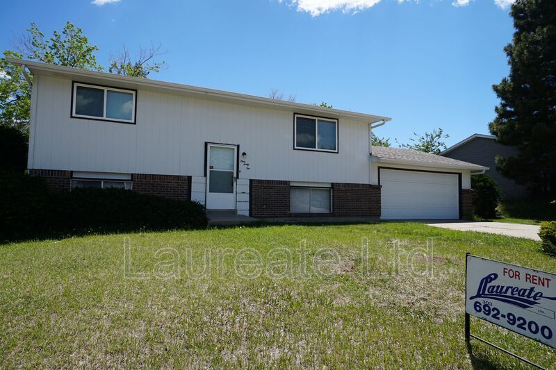 Charming 2 bederoom Bi-Level Single Home in SW Littleton/Lone Tree!! property image