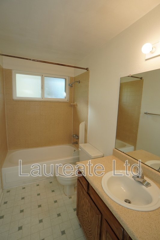 Charming 2 bederoom Bi-Level Single Home in SW Littleton/Lone Tree!! property image