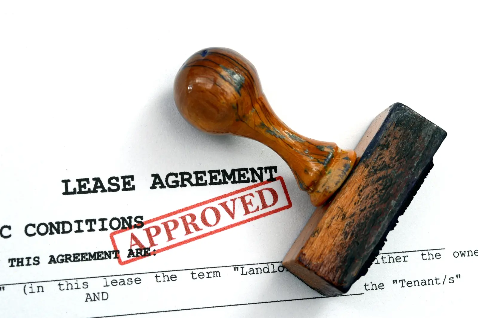 Key Clauses Every Landlord in Denver Should Include in a Lease Agreement
